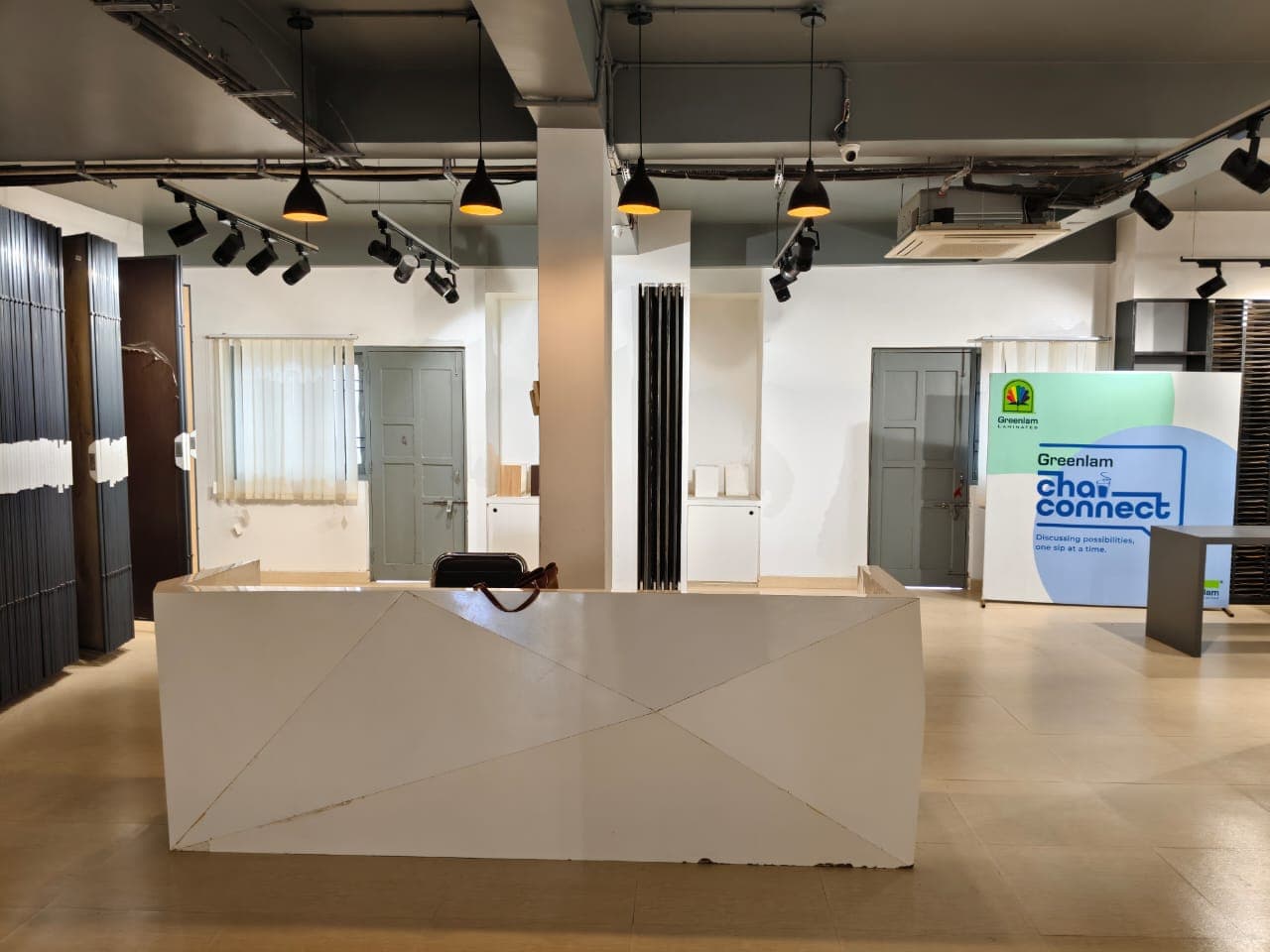 Reception & Lounge Area